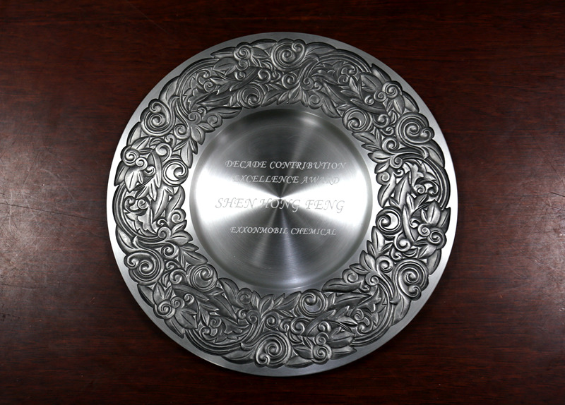 明日控股員工沈紅鋒榮獲?？松梨?ldquo;十年卓越貢獻(xiàn)獎&rdquo;